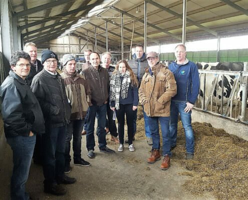 Studiegroep Arno Plomp in de stal